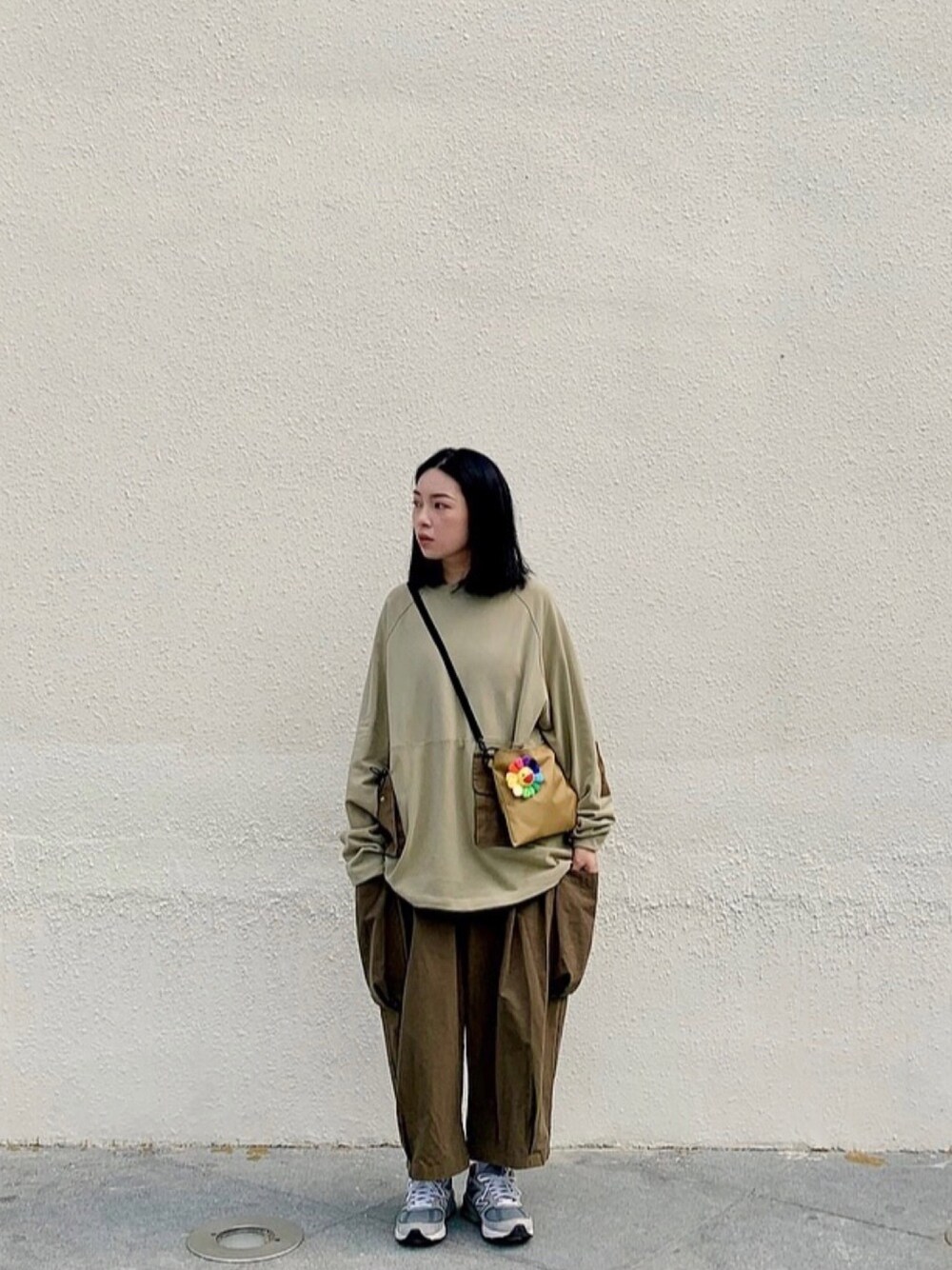 「街頭穿搭、ootd、MUJI、simple design」｜「smoo90thのアイテム（Tシャツ/カットソー、その他）」を使った、JNさん（レディース・157cm）の春コーディネートの1枚目の写真