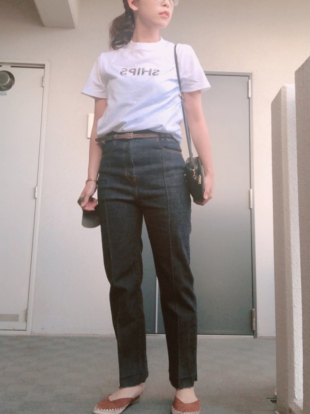 「SHIPS、休日スタイル、PUBLIC TOKYO、coen、デニムパンツ、白Tシャツ、白Tシャツ×デニム、パステルマスク、デニムっていいよね」｜「PUBLIC TOKYOの【JJ5月号掲載】PUBLIC DENIM PINTUCK/ピンタックデニムパンツ（デニムパンツ、ブルー系）」を使った、toommypeco5さん（レディース・165cm）の秋コーディネートの1枚目の写真