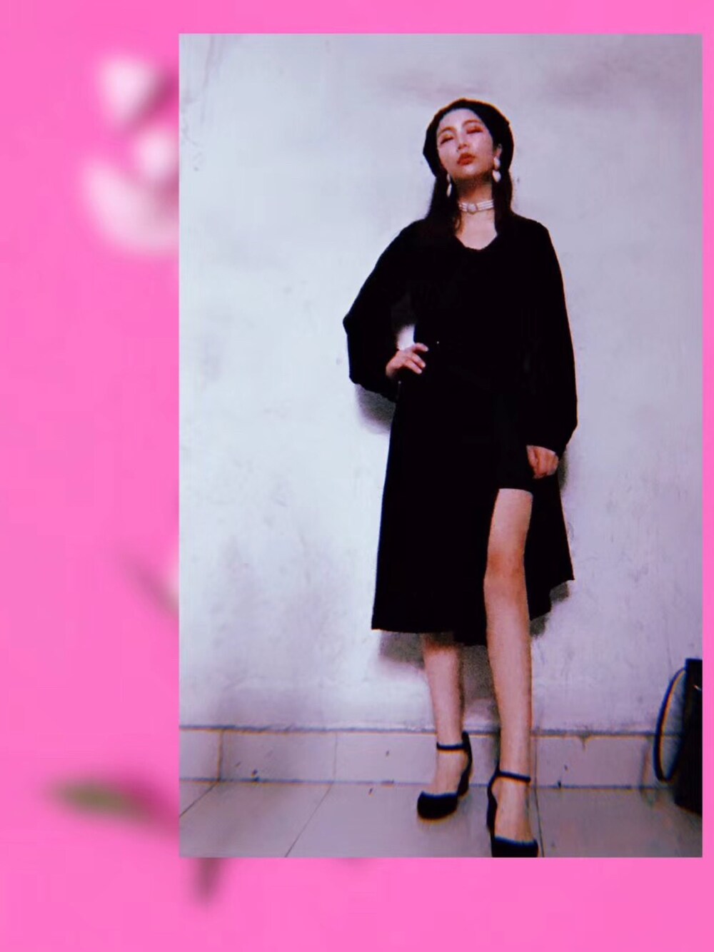 「车库楼梯、丝绒」｜「MOUSSYのアイテム（ワンピース、ブラック系）」を使った、陶陶さん（レディース・165cm）の春コーディネートの1枚目の写真
