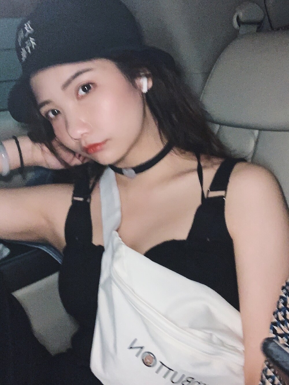 「夏、街头搭配、休闲、基础款」｜「SNIDELのアイテム（つなぎ/オールインワン、ブラック系）」を使った、陶陶さん（レディース・165cm）の夏コーディネートの1枚目の写真