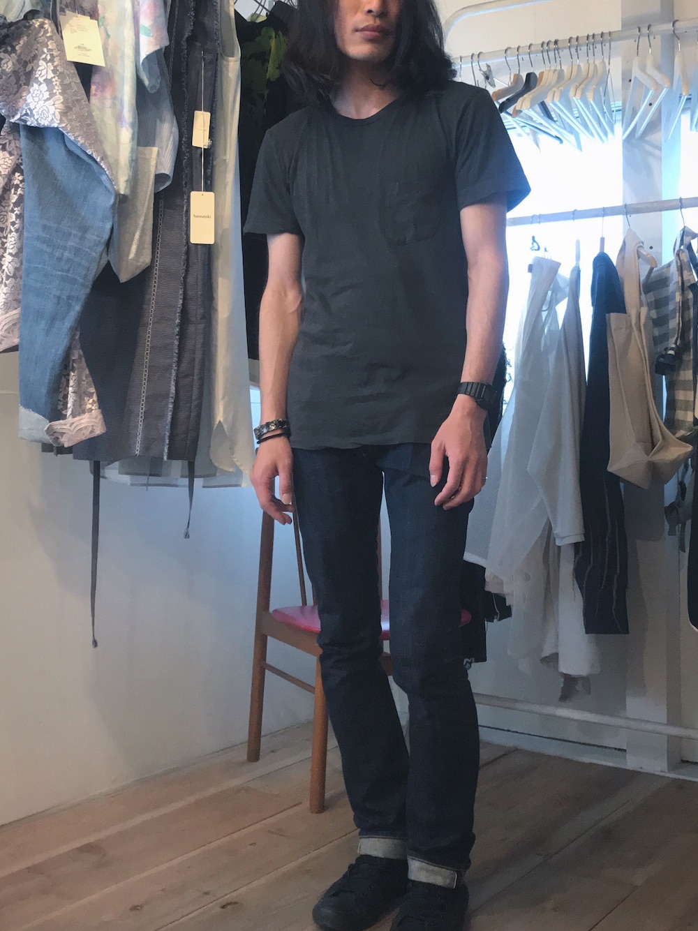 「rag & boneのアイテム（デニムパンツ、ブルー系）」を使った、itocaciさん（メンズ・175cm）の夏コーディネートの1枚目の写真