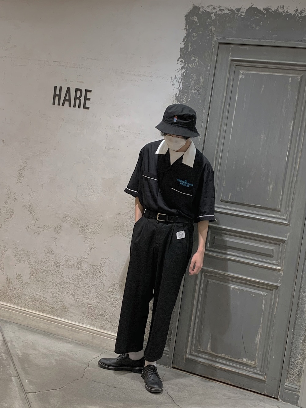 「GU、GUコーデ、STUDIOSEVEN、RAGEBLUE、Bershka、Polo Ralph Lauren、WEGO、who、summer、monotone」｜「WEGOのWEGO/ベア刺繍バケットハット（ハット、ブラック系）」を使った、Takahiroさん（メンズ・175cm）の夏コーディネートの1枚目の写真