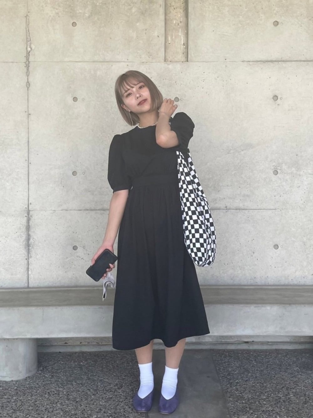 「ワンピース、シンプル、BEAMS、休日スタイル、Ray BEAMS、紫、黒ワンピ、チェッカー」｜「BEAMSのアイテム（ショルダーバッグ、その他）」を使った、ctmjpさん（レディース・157cm）の秋コーディネートの1枚目の写真