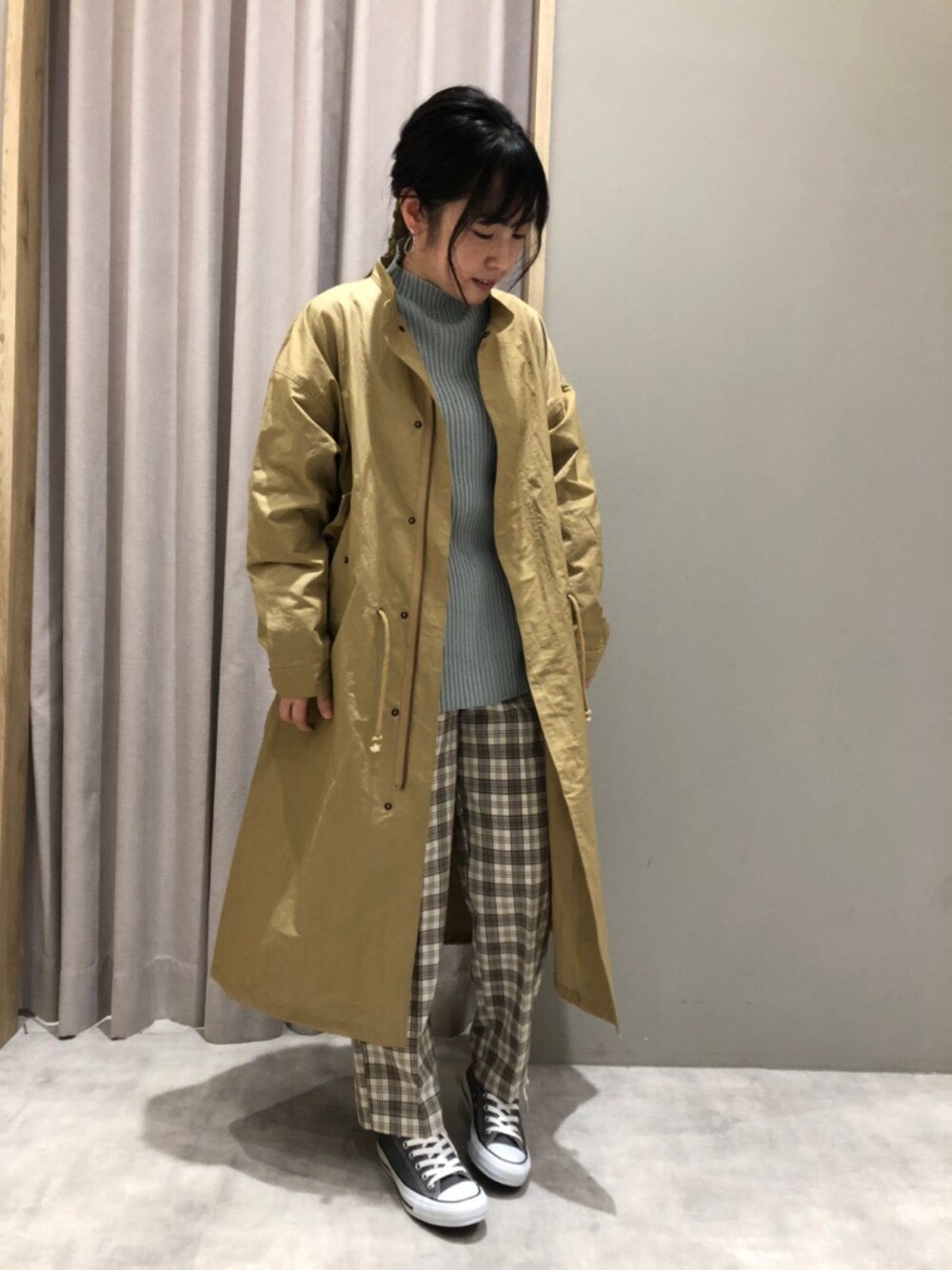 「低身長、大人カジュアル、春カラー、オトナカワイイ、2021春新作、春アウター、オトナ女子」｜「Melan Cleugeのアイテム（パンツ、ベージュ系）」を使った、てらさん（レディース・153cm）の春コーディネートの1枚目の写真