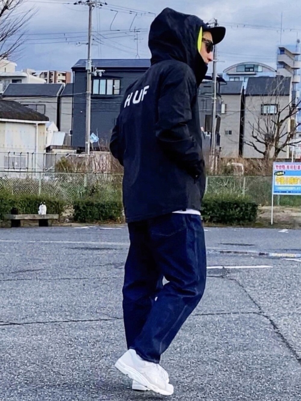「パステル映える春、ストリート、supreme、ナイロンジャケット、シンプル、おしゃれさんと繋がりたい、HUF、白スニーカー、スポーツミックス、ユニクロ」｜「NEW BALANCEのNew Balance CM1700GX (ARCTIC FOX)（スニーカー、ホワイト系）」を使った、masaさん（メンズ・176cm）の春コーディネートの1枚目の写真