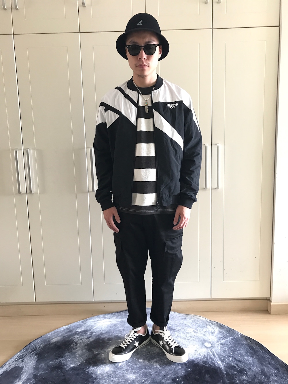 「ReebokのREEBOK×JS / リーボック :  VECTOR TRACKTOP/ ブルゾン #（ブルゾン、ブラック系）」を使った、张先生さん（メンズ・179cm）の夏コーディネートの1枚目の写真