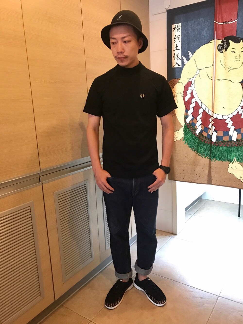 「FRED PERRYのMock Neck T-Shirt（Tシャツ/カットソー、ホワイト系）」を使った、张先生さん（メンズ・179cm）の夏コーディネートの1枚目の写真