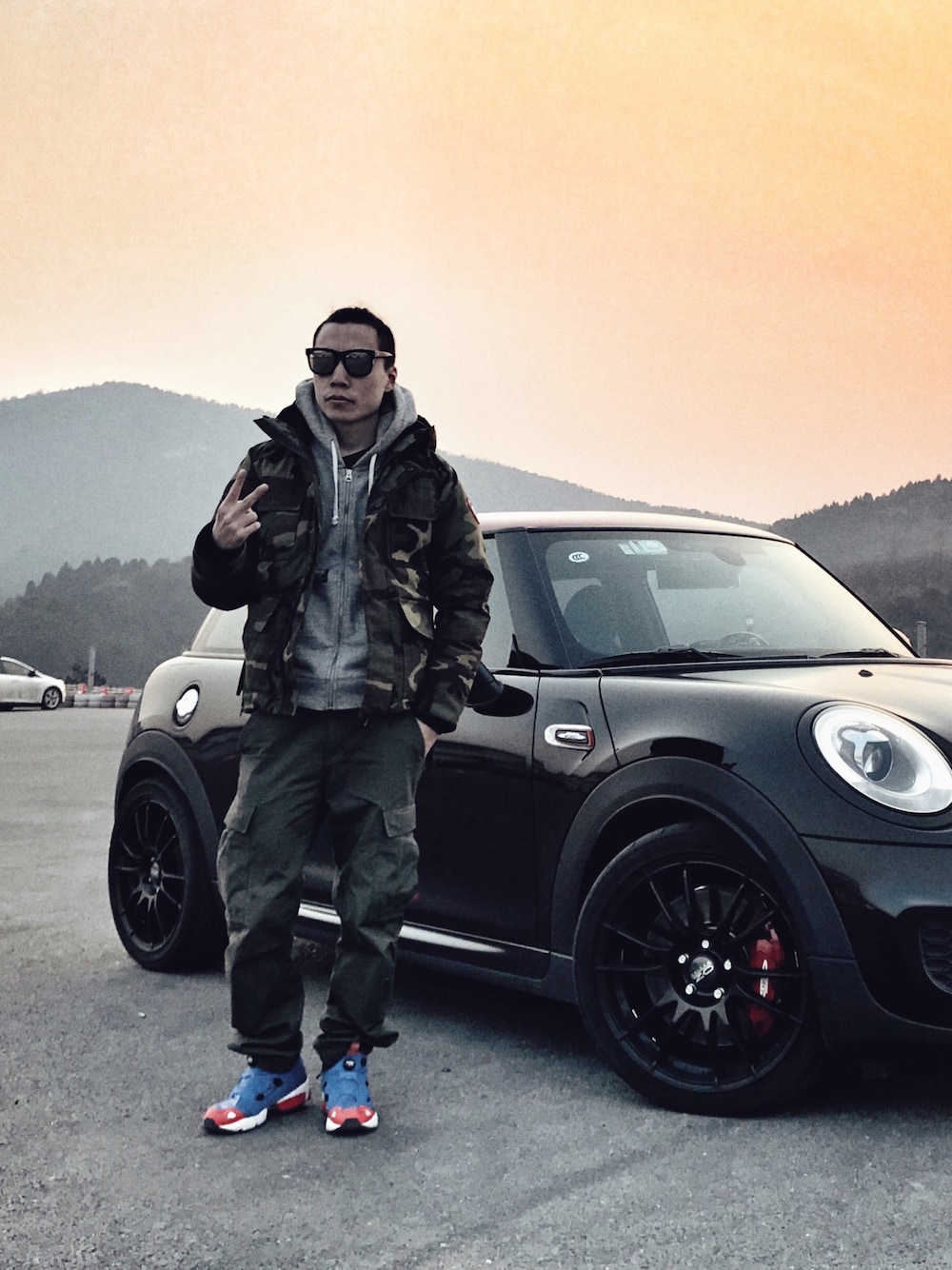 「CANADA GOOSE、carhartt、john cooper work」｜「CANADA GOOSEの【CANADA GOOSE】カナダグースメイトランドパーカー/MAITLAND PARKA（ダウンジャケット/コート、ブラック系）」を使った、张先生さん（メンズ・179cm）の夏コーディネートの1枚目の写真