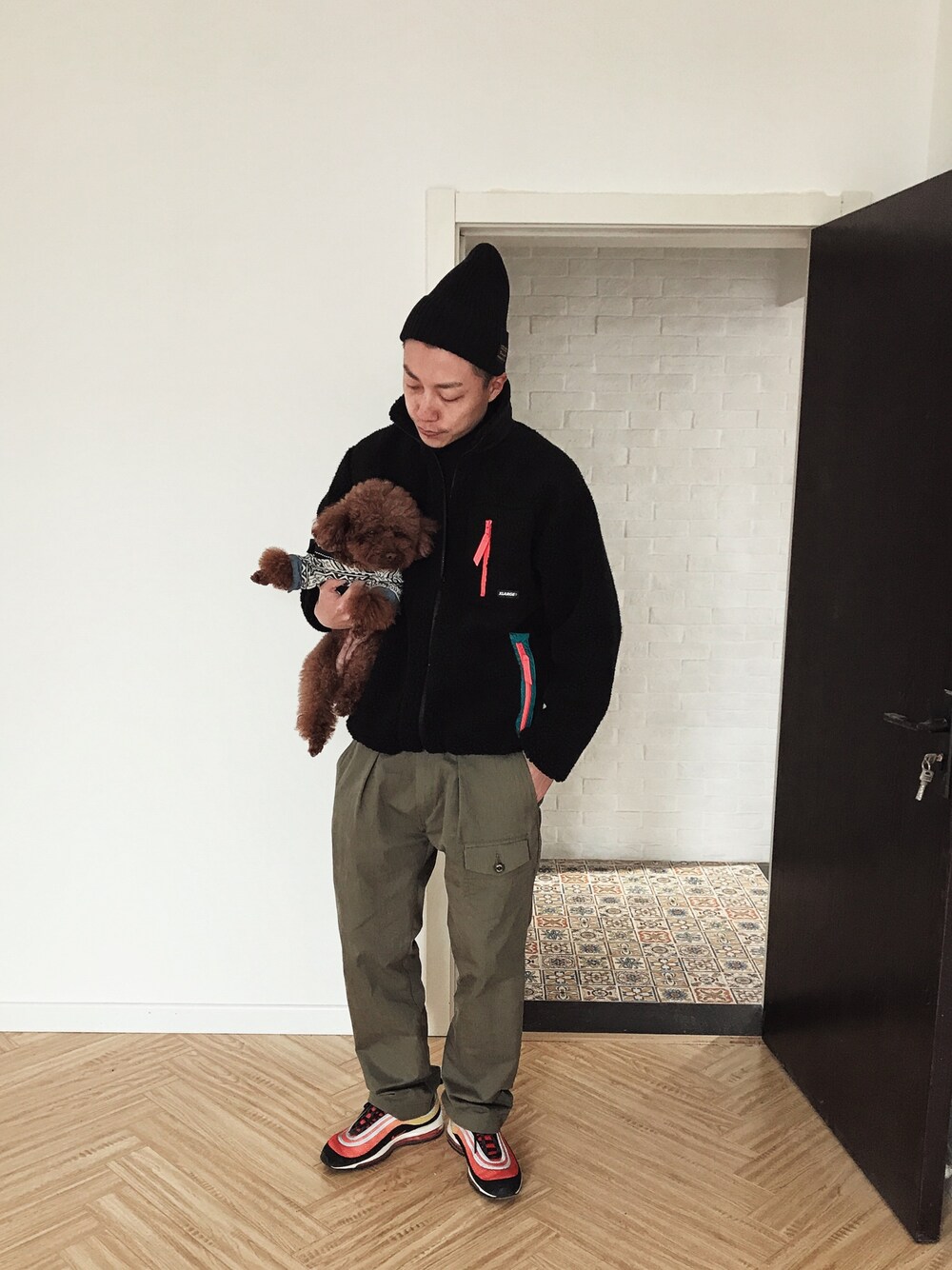 「Columbia、XLARGE、Champion、NIKE AIR MAX」｜「XLARGEのBOA JACKET（その他アウター、ブラック系）」を使った、张先生さん（メンズ・179cm）の秋コーディネートの1枚目の写真