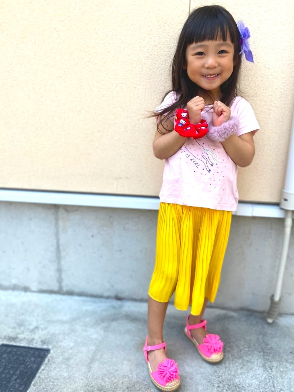 「babyGAPのアイテム（Tシャツ/カットソー、ピンク系）」を使った、shigeyua_kさん（キッズ・90cm）の夏コーディネートの1枚目の写真