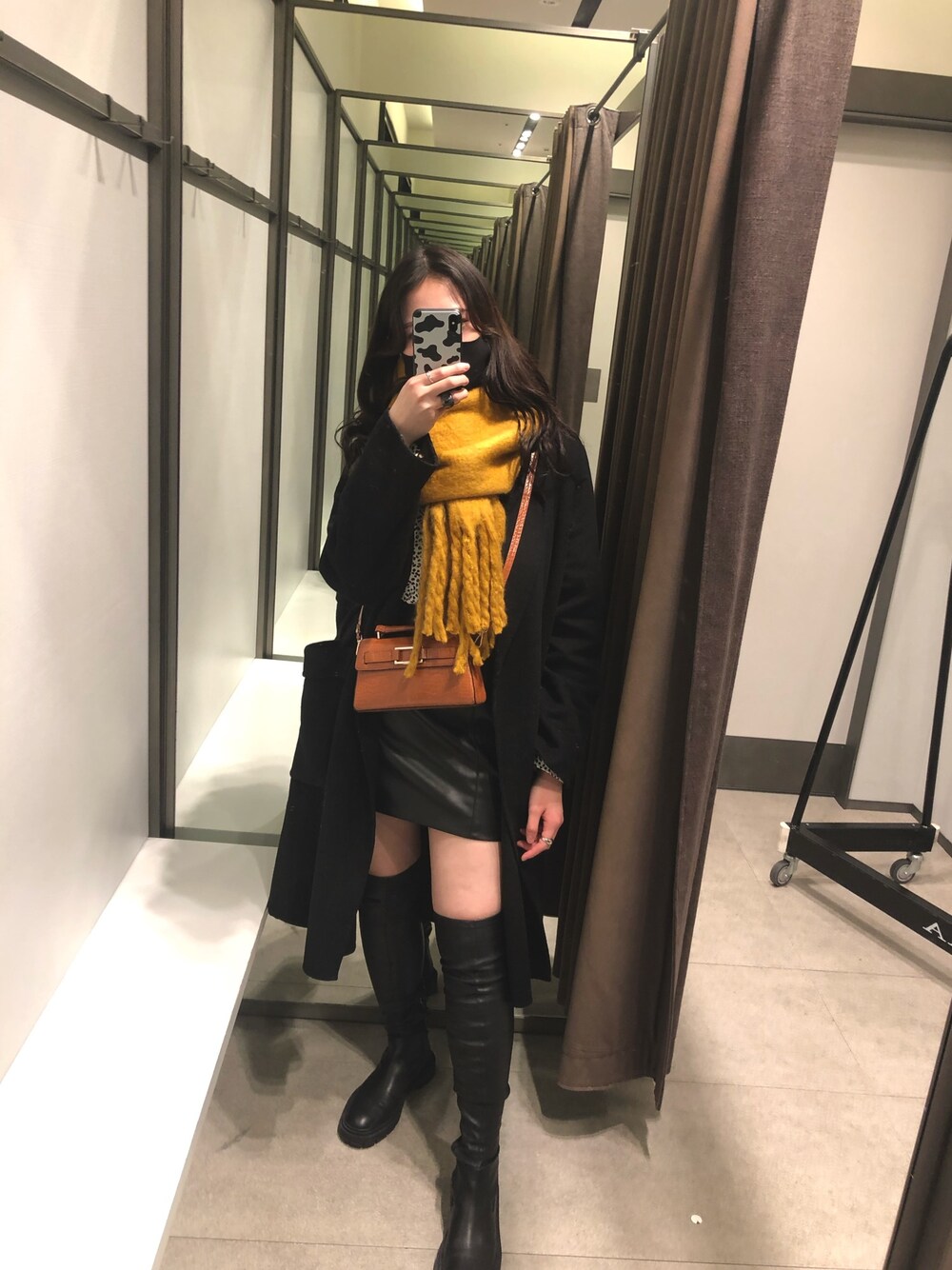 「ZARA、レザー、シンプルコーデ、プチプラ、ぽっちゃり、おしゃれさんと繋がりたい、お洒落さんとつながりたい、私の推しブランド、大人カジュアル、韓国ファッション」｜「ZARAのアイテム（ノーカラーコート、ブラック系）」を使った、reonさん（レディース・165cm）の冬コーディネートの1枚目の写真