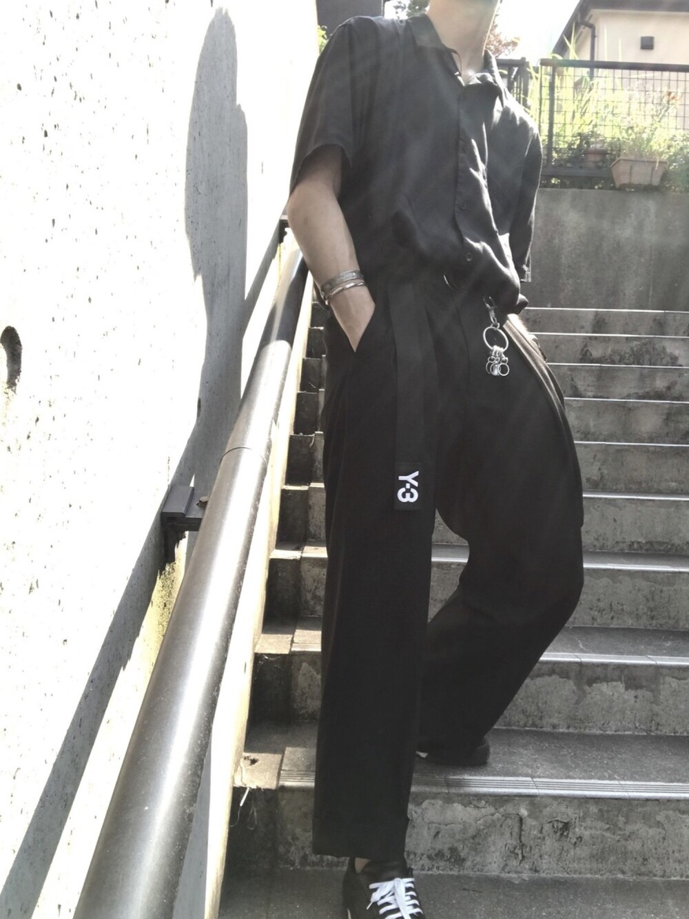 「夏、オープンカラーシャツ、タックイン、おしゃれさんと繋がりたい、スニーカー、モード、夏コーデ、Y-3、高校生、夏のワントーンコーデ」｜「GUのアイテム（シャツ/ブラウス、ブラック系）」を使った、K-すけさん（メンズ・173cm）の夏コーディネートの1枚目の写真
