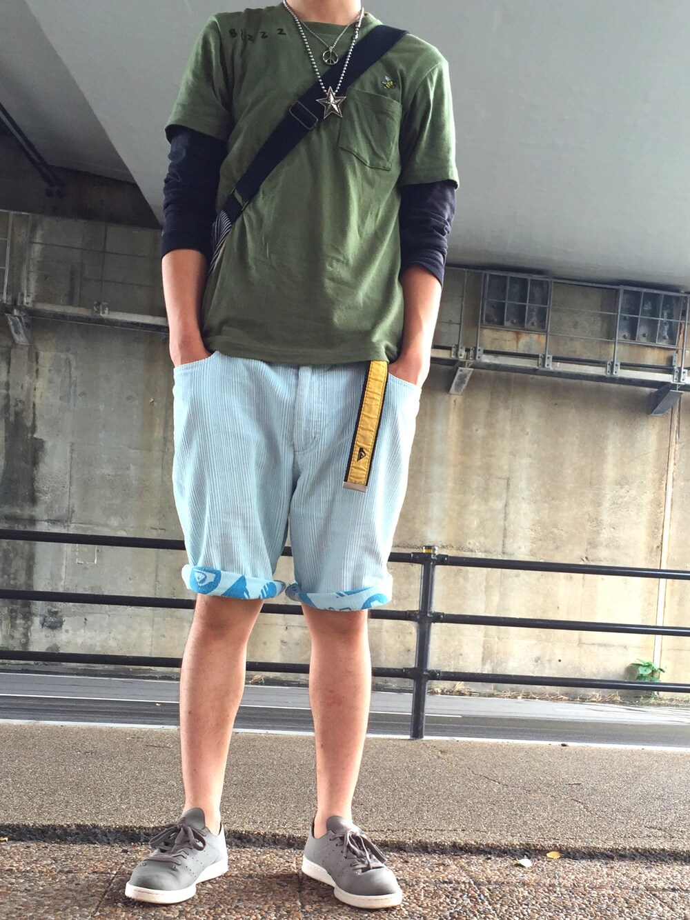 「タンパンスタイル、レイヤードスタイル、アディダス、夏コーデ」｜「Quiksilverのアイテム（その他パンツ、ブルー系）」を使った、小原 慶太さん（メンズ・163cm）の夏コーディネートの1枚目の写真