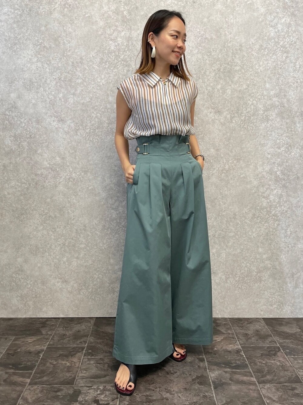 EUCLAID（エウクレイド）の「シアーストライプ2WAYブラウス