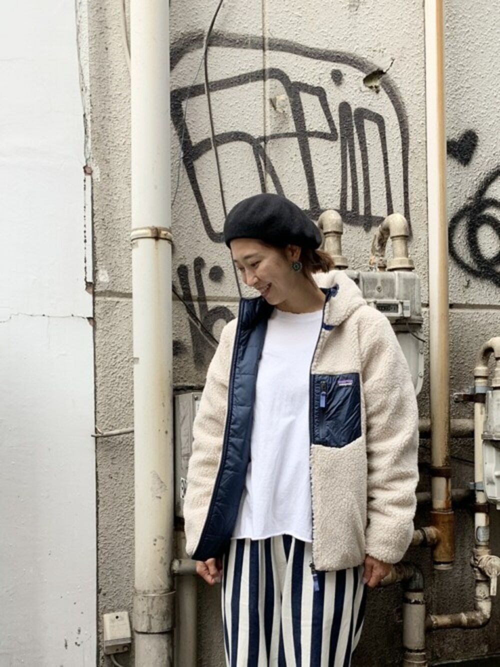 「ベレー帽、ストライプ、冬コーデ、大人カジュアル、メンズライク、patagonia、ボアジャケット、ラクチンコーデ、BEAVER上野、ファッションの力を信じよう」｜「BEAVERのLa Beret Francais/ル・ベレー・フランセ　ベレー帽（ハンチング/ベレー帽、ブラック系）」を使った、YOSHIHARUさん（レディース・168cm）の夏コーディネートの1枚目の写真