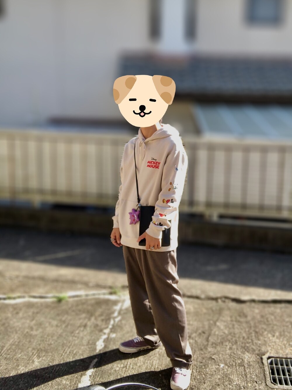 「秋冬コーデ、ゆるコーデ、いいね、save、フォローお願いします🤑、オーバーサイズ、パーカー、ベージュ、ミッキー、おしゃれさんと繋がりたい」｜「H&Mのアイテム（パーカー、ベージュ系）」を使った、たすさん（メンズ・172cm）の秋コーディネートの1枚目の写真