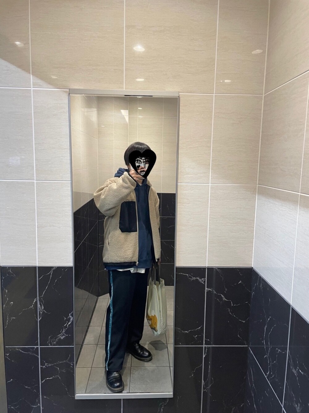 「年末WEAR感謝祭、秋冬コーデ、おしゃれさんと繋がりたい、レイヤードスタイル、パーカー、いいね、save、フォローお願いします🤑、いいね返し、相互フォロー」｜「SENSE OF PLACE by URBAN RESEARCHのボアトラックジャケット（その他アウター、ベージュ系）」を使った、たすさん（メンズ・172cm）の冬コーディネートの1枚目の写真