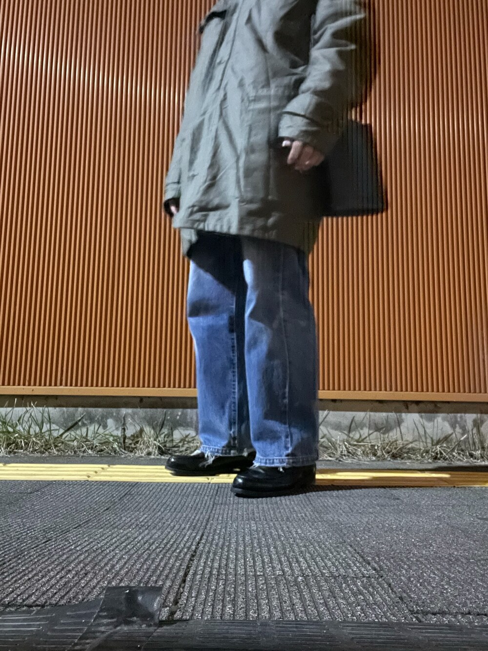 「休日スタイル、お洒落さんとつながりたい、いいね、save、フォローお願いします🤑、いいね返し、相互フォロー」｜「used clothingのアイテム（デニムパンツ、ブルー系）」を使った、たすさん（メンズ・172cm）の冬コーディネートの1枚目の写真