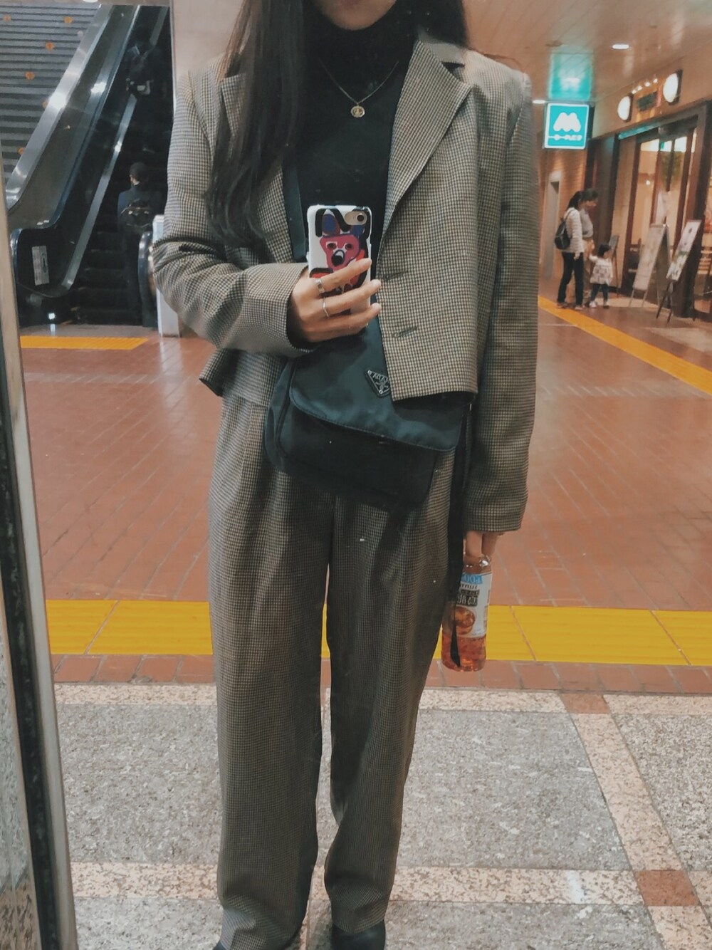 「セットアップ、秋、休日スタイル、古着、プチプラコーデ、シンプルコーデ、おしゃれさんと繋がりたい、ブラウンコーデ」｜「DHOLICのアイテム（セットアップ、グレー系）」を使った、ナナマルさん（レディース・156cm）の秋コーディネートの1枚目の写真