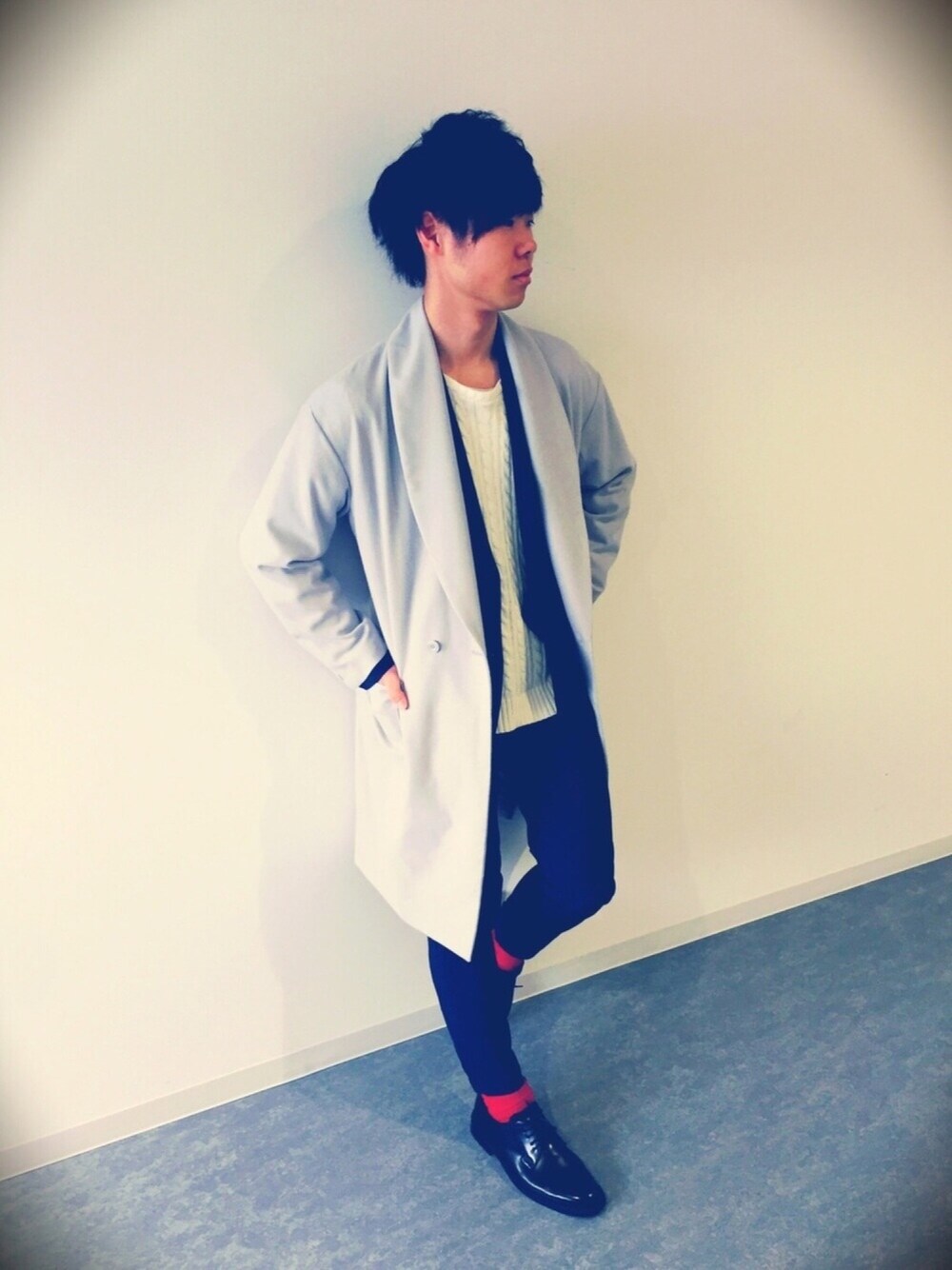 「HARE、nano・universe、SET UP」｜「HAREのＴＲオーバーコート(HARE)（チェスターコート、グレー系）」を使った、TAKUMIさん（メンズ・172cm）の冬コーディネートの1枚目の写真