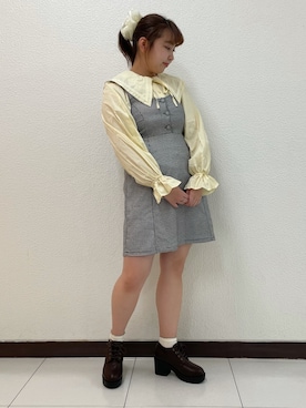 「襟付きトップス」｜「アイテム（ジャンパースカート）」を使った、sanaさん（レディース・157cm）の春コーディネート