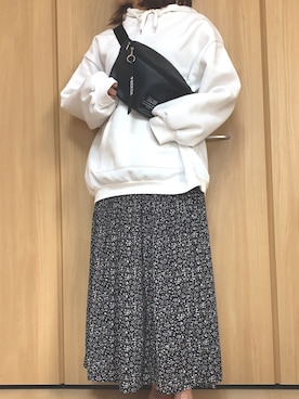 「しまむら（シマムラ）のアイテム（パーカー、ホワイト系）」を使った、nicolatteさん（レディース・159cm）の春コーディネート