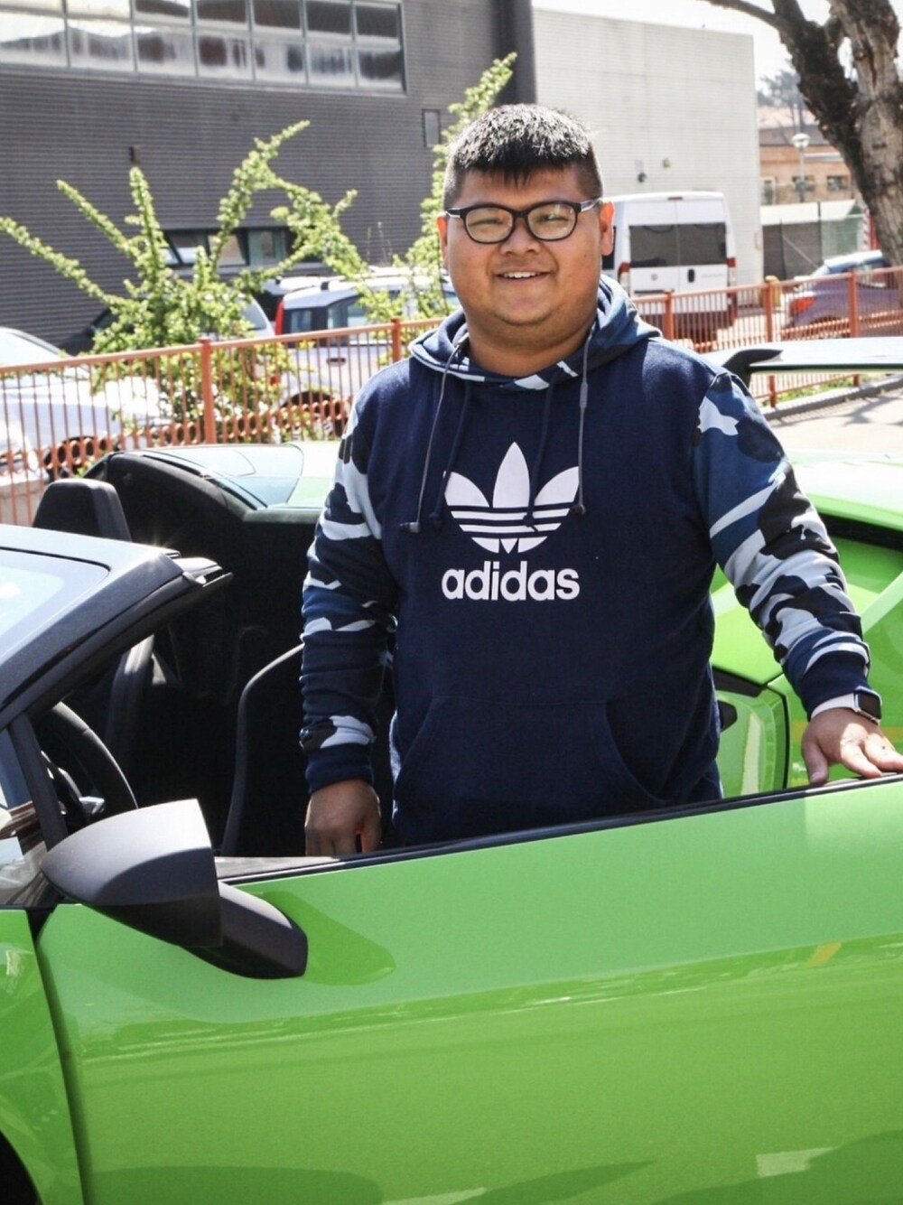 「Beats、adidas、Lamborghini、ITALY」｜「adidasのカモ柄 [CAMO OTH フーディー] アディダスオリジナルス（パーカー、ブラック系）」を使った、Chen Wei Changさん（メンズ・160cm）の冬コーディネートの1枚目の写真