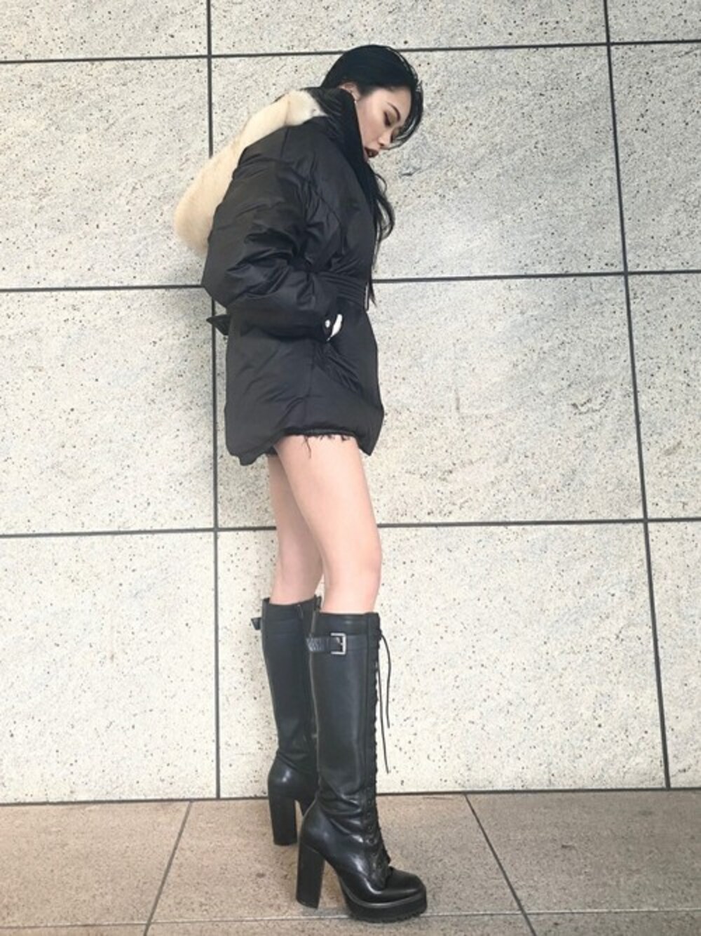 「ダウンジャケット、ブラック、ダウン、冬コーデ、ウエストマーク、EGOIST、EGOISTSTAFF」｜「EGOISTのベルト付ボリュームダウンコート（ダウンジャケット/コート、ブラック系）」を使った、EGOIST staffさん（レディース・158cm）の冬コーディネートの1枚目の写真