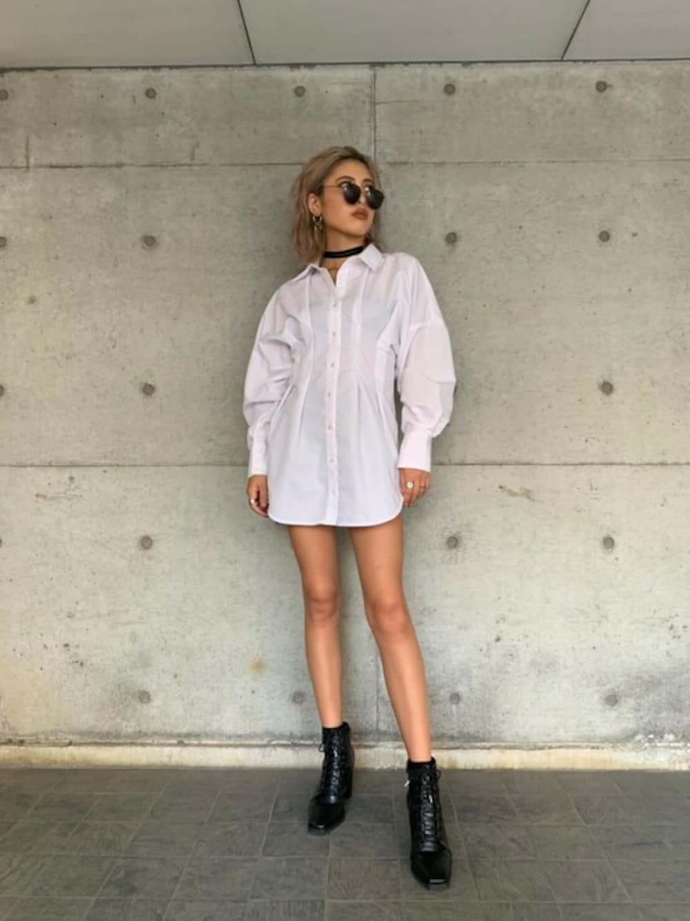 「シンプル、シンプルコーデ、シャツスタイル、シアーシャツ、EGOIST、ボリュームスリーブ、EGOISTSTAFF、秋トレンド2021」｜「EGOISTのウエストタックデザインシャツ（シャツ/ブラウス、ホワイト系）」を使った、EGOIST staffさん（レディース・165cm）の秋コーディネートの1枚目の写真