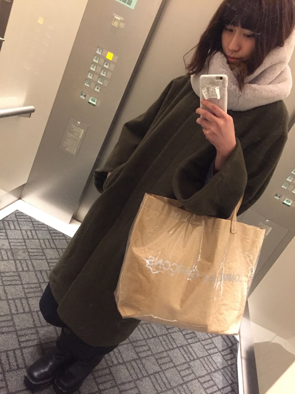 「シンプルコーデ、きれいめカジュアル、murua、コート、ブーツ、トートバッグ、COMME des GARCONS、カーキ、ootd、ラクチンコーデ」｜「instagram🏃🏃のアイテム（その他、その他）」を使った、m o e○▲□さん（レディース・161cm）の冬コーディネートの1枚目の写真
