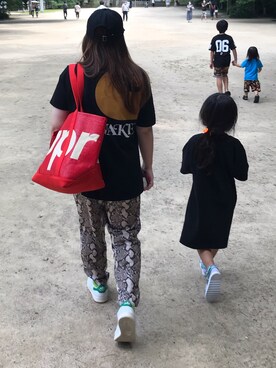 「AWAKE NY（アウェイクニューヨーク）のアイテム（トップス、ブラック系）」を使った、ハヤさん（メンズ・172cm）の夏コーディネート