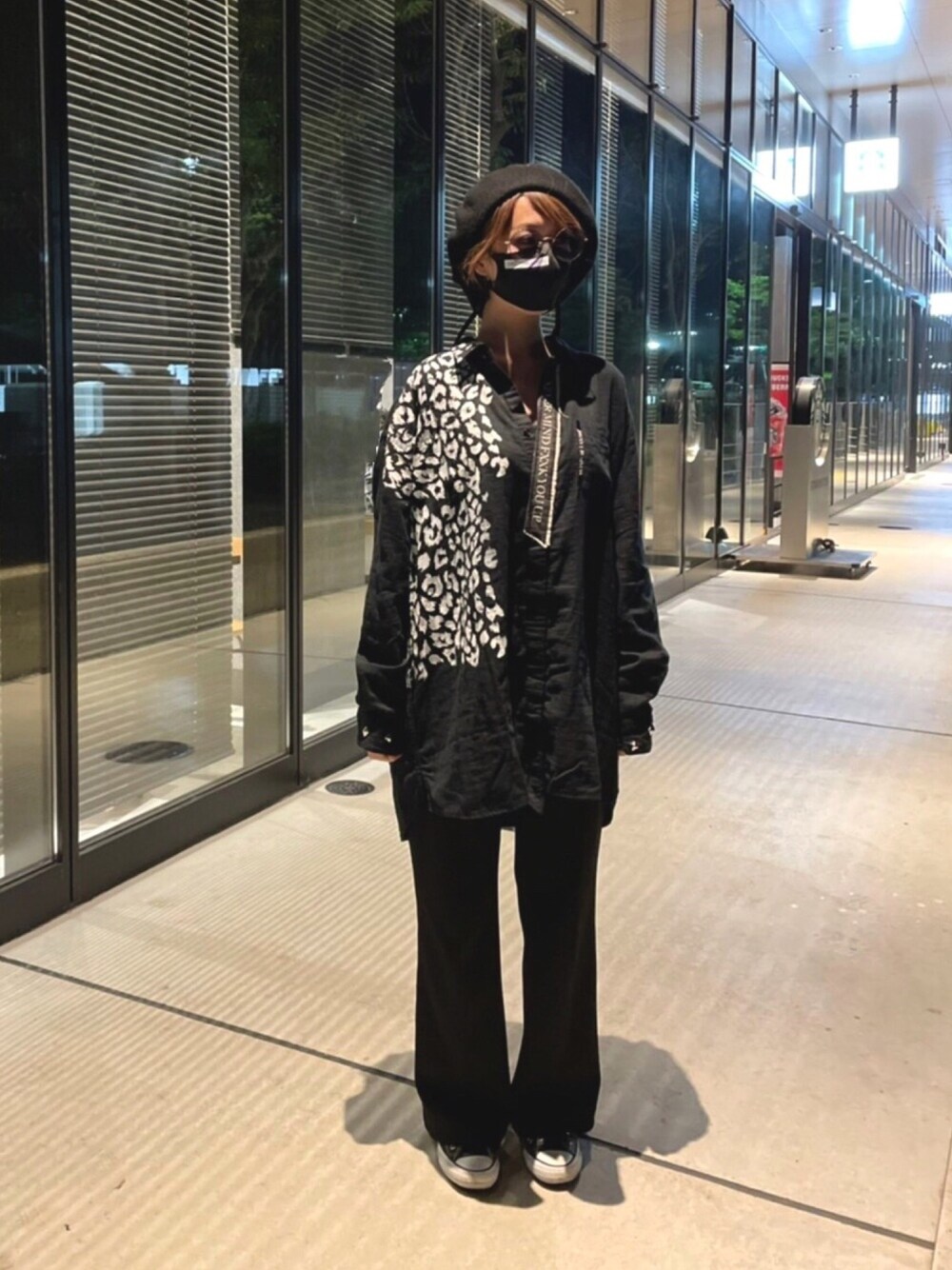 「Johnny  Business、ブラック、オーバーシャツ、これが私をアゲる服、休日コーデ」｜「Johnny Businessのアイテム（シャツ/ブラウス、ブラック系）」を使った、Manamiさん（レディース・162cm）の春コーディネートの1枚目の写真