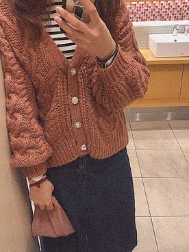 「OLIVE des OLIVE（オリーブデオリーブ）のハートケーブル色々釦カーディガン（カーディガン/ボレロ、ピンク系）」を使った、みさきさん（レディース・159cm）の冬コーディネート