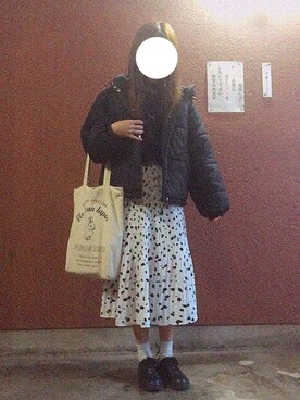 「GRL（グレイル）のペイントドットプリーツスカート（スカート、ホワイト系）」を使った、みさきさん（レディース・159cm）の冬コーディネート