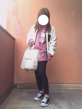 「BANKSY（バンクシー）のアイテム（スウェット、ピンク系）」を使った、みさきさん（レディース・159cm）の冬コーディネート