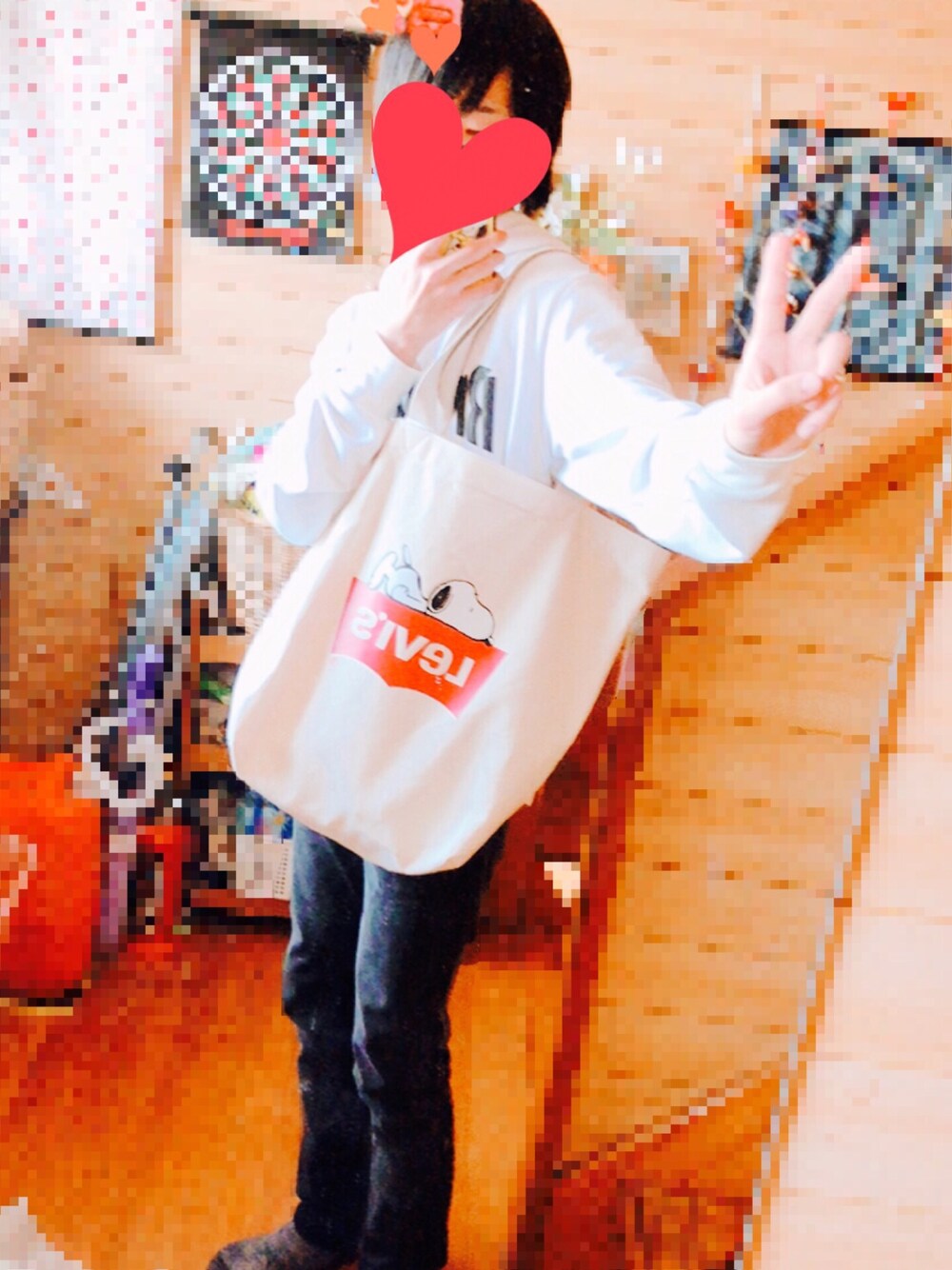 「自動車学校、トートバッグ、トートバッグ 白、パーカー、トートバッグ肩かけ」｜「Levi'sのLEVI'S(R)ｘPEANUTS(R)　リーバイスｘピーナッツ　SNOOPY TOTE スヌーピートートバッグ（トートバッグ、ホワイト系）」を使った、rakuru さん（メンズ・163cm）の春コーディネートの1枚目の写真