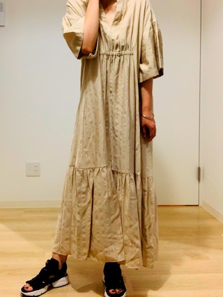 ADAM ET ROPE'（アダムエロペ）の「Vネックラメ入りロング