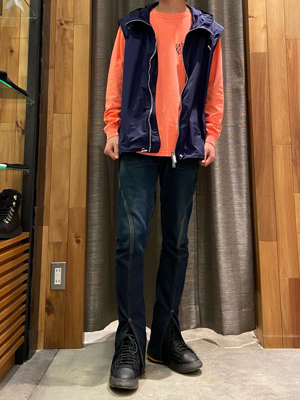 「ROYAL FLASH、ロイヤルフラッシュ、grounds、backlash、BACKLASH THE COVERS、STUD MUFFIN、DSQUARED2、カジュアル、大人カジュアル」｜「groundsの【別注】grounds/グラウンズ/Hi VORTEX R（スニーカー、ブラック系）」を使った、ゆうきさん（メンズ・174cm）の冬コーディネートの1枚目の写真