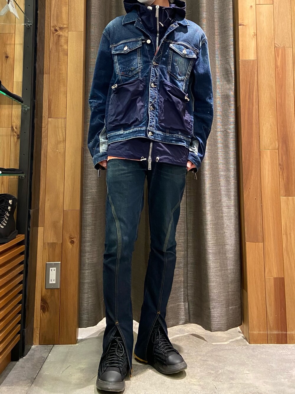 「ROYAL FLASH、ロイヤルフラッシュ、backlash、ISAMU KATAYAMA BACKLASH、DSQUARED2、大人カジュアル、休日スタイル、オーバーサイズ、スニーカーコーデ、デニムパンツ」｜「groundsの【別注】grounds/グラウンズ/Hi VORTEX R（スニーカー、ブラック系）」を使った、ゆうきさん（メンズ・174cm）の冬コーディネートの1枚目の写真