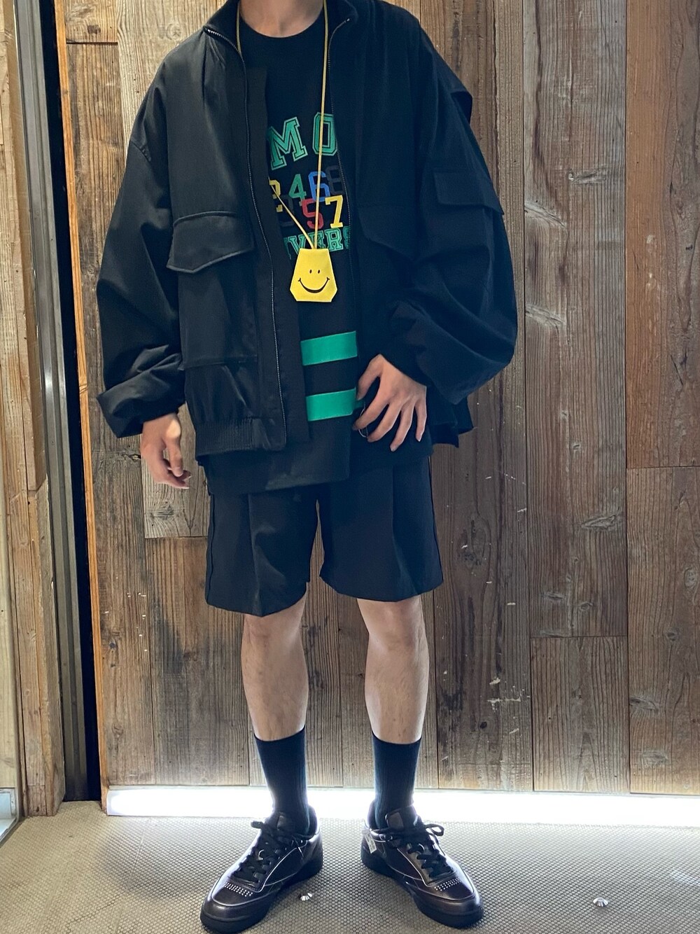 「ROYAL FLASH、ロイヤルフラッシュ、LAD MUSICIAN、Maison Margiela、SUPERTHANKS、amok、休日スタイル、カジュアルコーデ」｜「Maison Margielaのアイテム（スニーカー、ブラック系）」を使った、ゆうきさん（メンズ・174cm）の春コーディネートの1枚目の写真