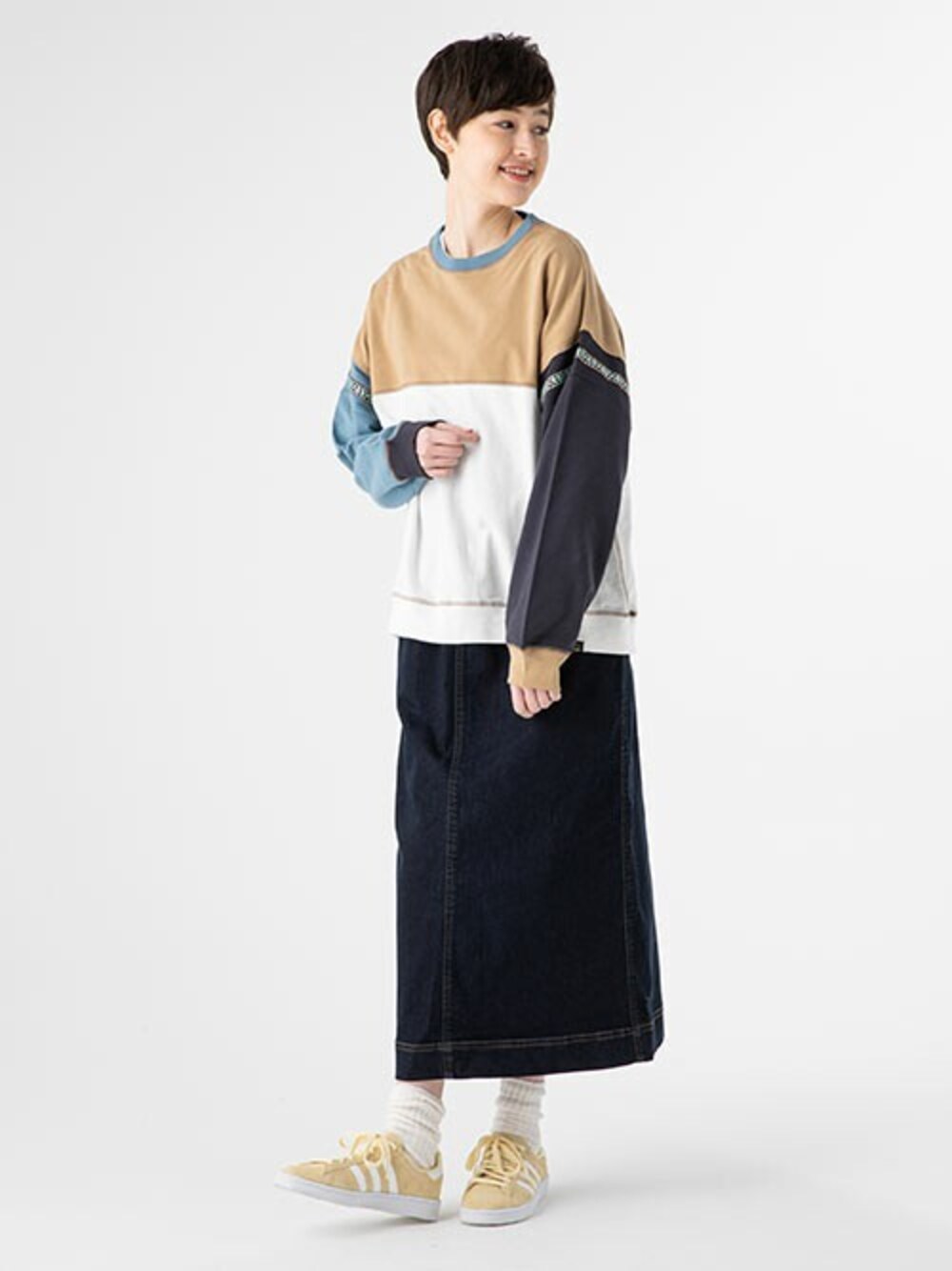 「スウェット、スカート、カジュアル、春コーデ、カジュアルコーデ、KRIFF MAYER、クリフメイヤー」｜「KRIFF MAYER Lady's Collectionのチロリアンミニ裏毛スウェット（スウェット、その他）」を使った、KRIFF MAYERさん（レディース・170cm）の春コーディネートの1枚目の写真