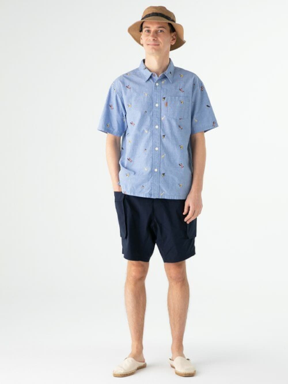 ブルー系のシャツ/ブラウス、ブルー系のその他パンツを着用したメンズの夏コーディネートの1枚目の写真