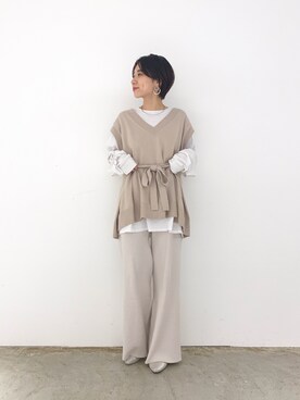 A mystic 京都PORTA店 employee okada saki is wearing mystic "天竺編サイドリボンニットベスト"