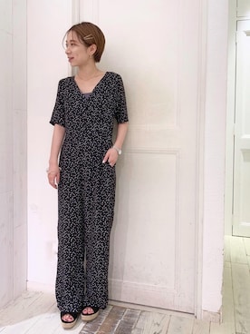 「小花柄」｜「アイテム（オールインワン・サロペット）」を使った、okada sakiさん（レディース・150cm）の夏コーディネート