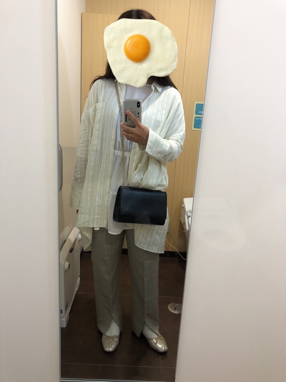 「秋のコーデ、プチプラコーデ、カジュアルコーデ、バレエシューズ、古着好きな人と繋がりたい、お洒落さんとつながりたい」｜「ZARAのストライプ柄長袖シャツ（シャツ/ブラウス、ホワイト系）」を使った、湯さん（レディース・165cm）の秋コーディネートの1枚目の写真