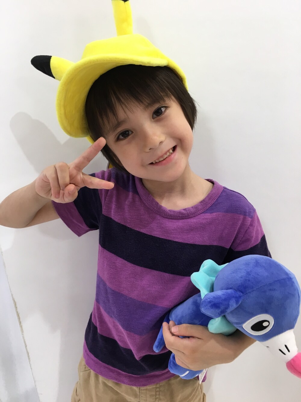 「キッズコーデ、男の子、kids、カジュアル、休日スタイル、ポケットモンスター、アシマリ、帽子、5歳、GAP」｜「GAPのアイテム（Tシャツ/カットソー、パープル系）」を使った、Noah Allenさん（キッズ・110cm）の夏コーディネートの1枚目の写真