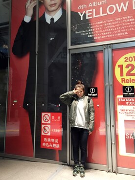 「Schott（ショット）のアイテム（MA-1、グリーン系）」を使った、Rieko Matsudaさん（レディース）の春コーディネート