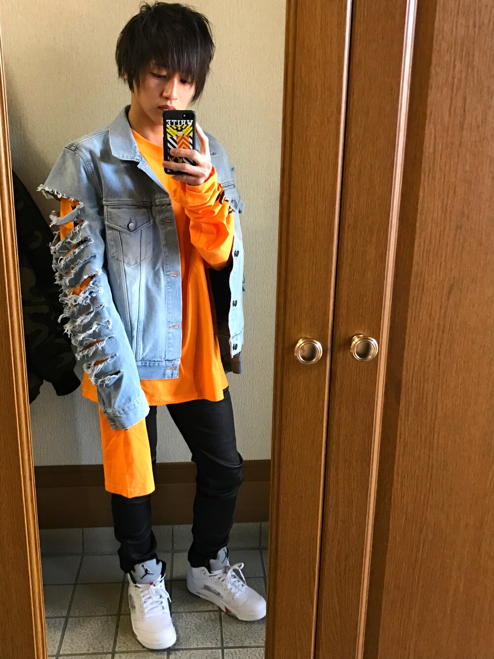 Palm Angelsのデニムジャケットを使った人気ファッション