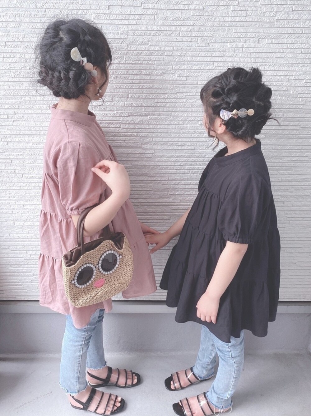 「キッズファッション、春夏コーデ、おそろいコーデ、お家スタイル、姉妹コーデ、女の子」｜「BRANSHESのティアードチュニック（チュニック、ブラック系）」を使った、Yunn * さん（キッズ・126cm）の春コーディネートの1枚目の写真