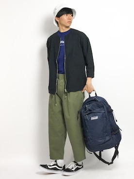 「ノーカラー」｜「アイテム（チノパンツ）」を使った、Ryoさん（メンズ・173cm）の春コーディネート